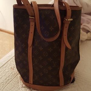 louis viutton bucket bag